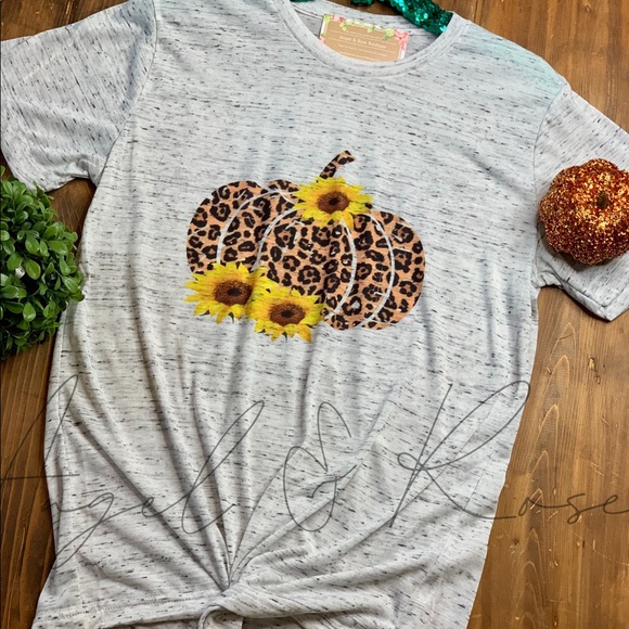 🌻 Sunflower Leopard Pumpkin 🎃 Graphic Tee - Picture 1 of 1